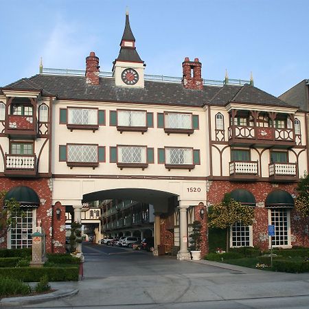 Anaheim Camelot Inn & Suites Екстериор снимка