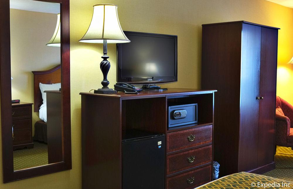 Anaheim Camelot Inn & Suites Екстериор снимка
