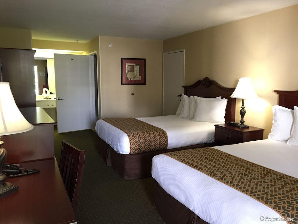 Anaheim Camelot Inn & Suites Екстериор снимка