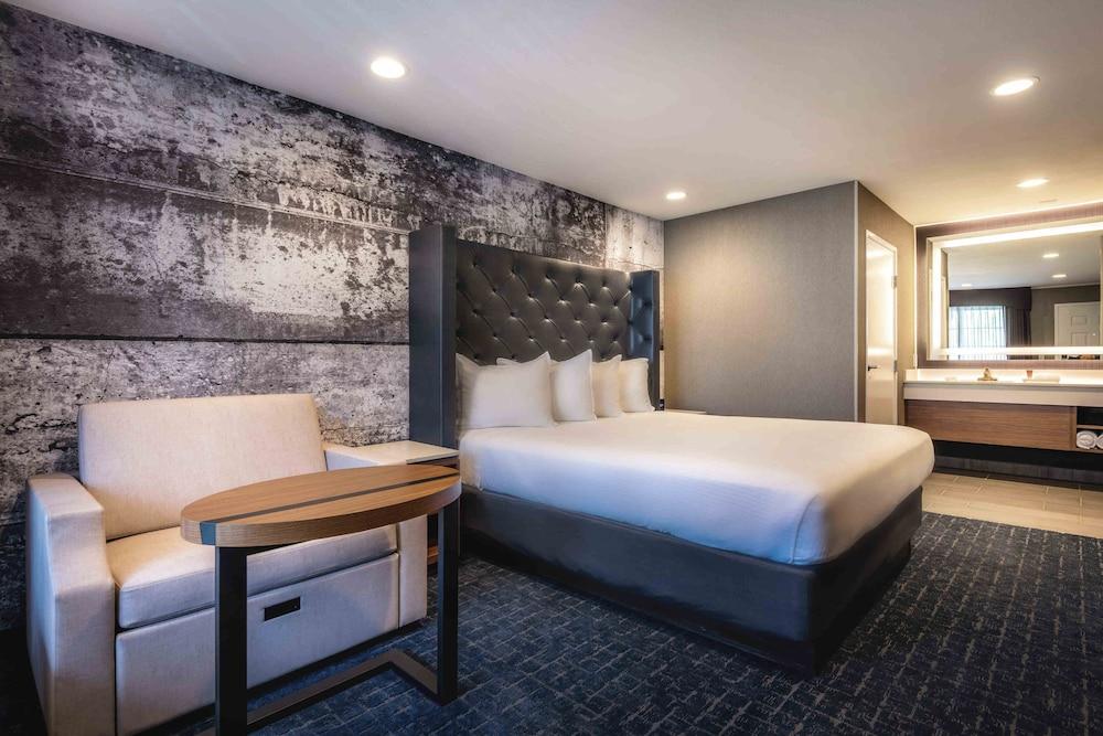 Anaheim Camelot Inn & Suites Екстериор снимка