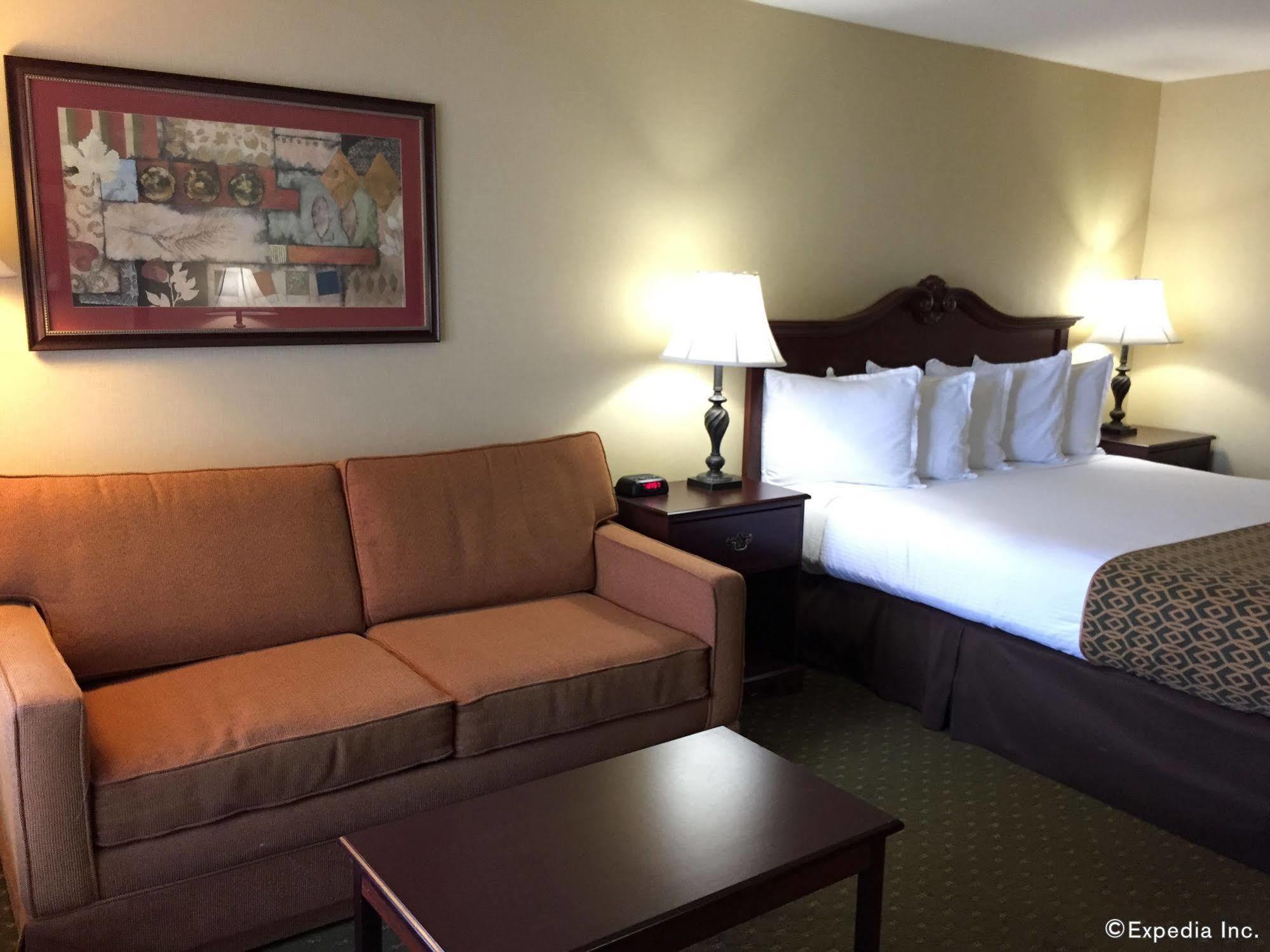 Anaheim Camelot Inn & Suites Екстериор снимка