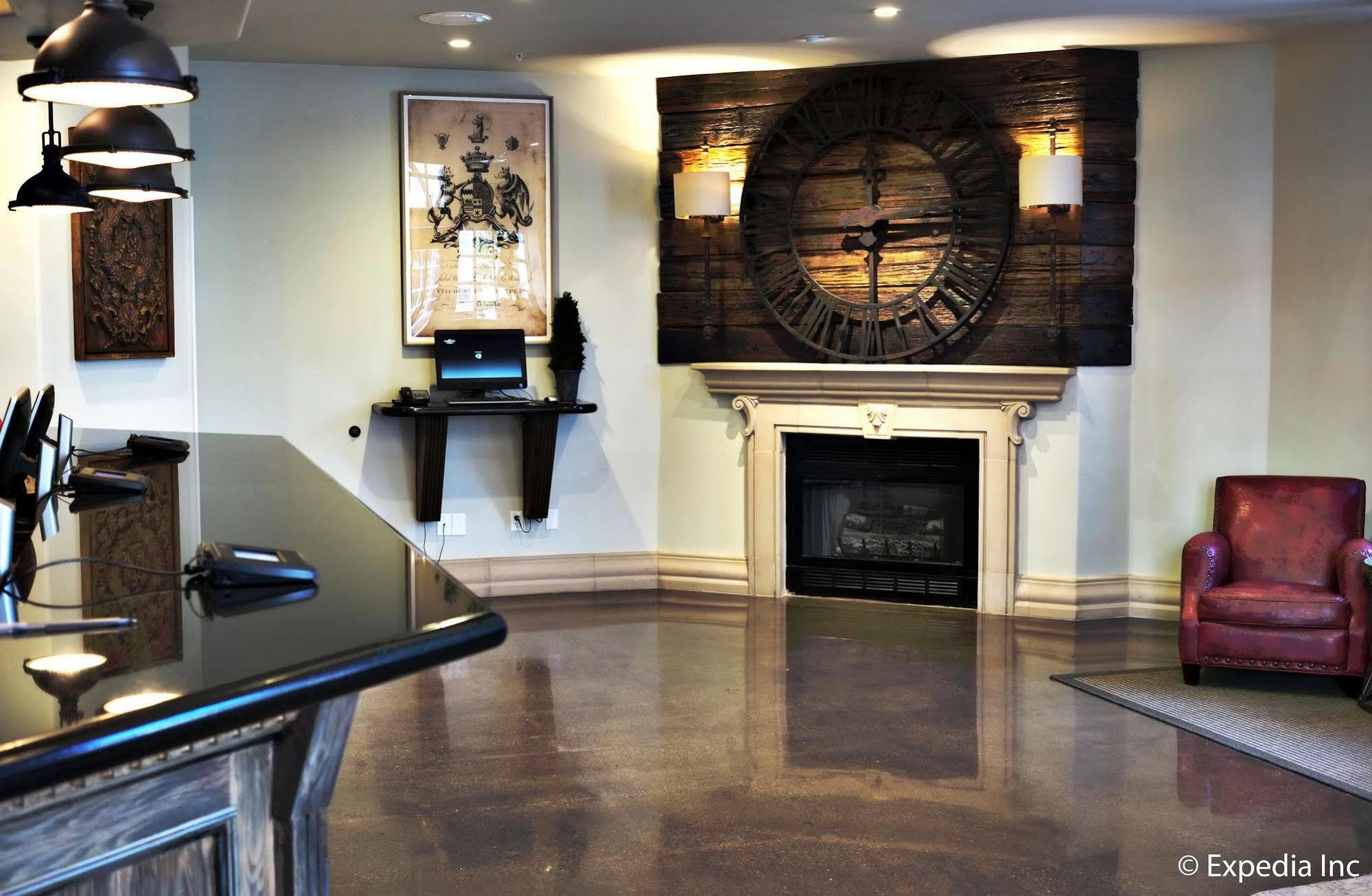Anaheim Camelot Inn & Suites Екстериор снимка