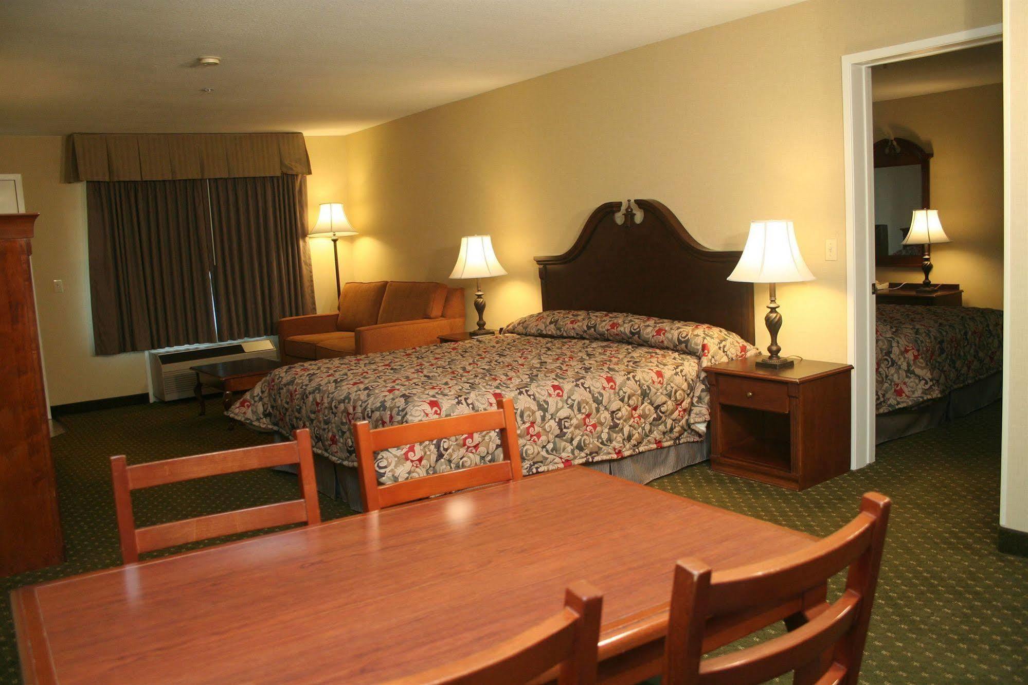 Anaheim Camelot Inn & Suites Стая снимка