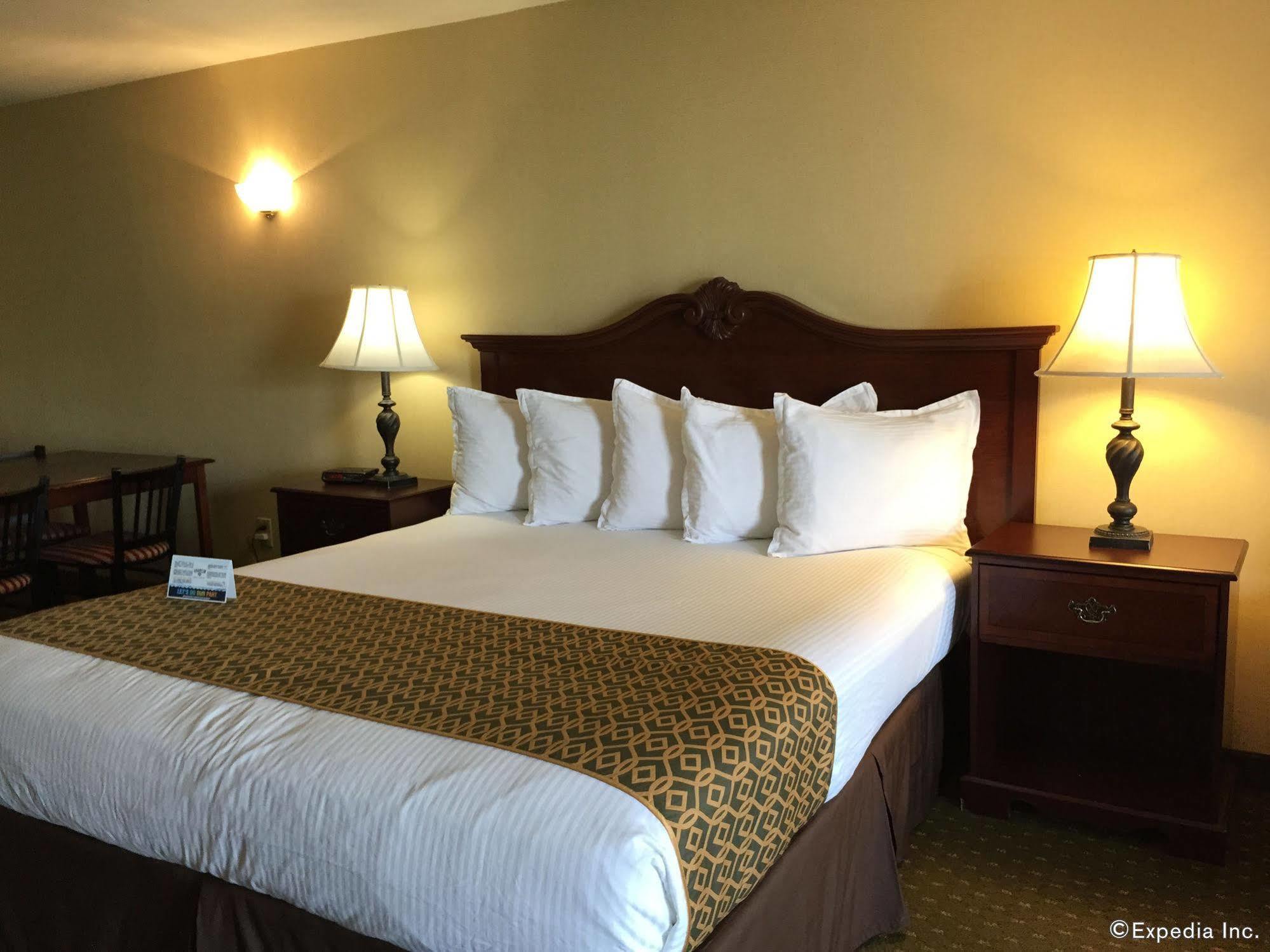 Anaheim Camelot Inn & Suites Екстериор снимка