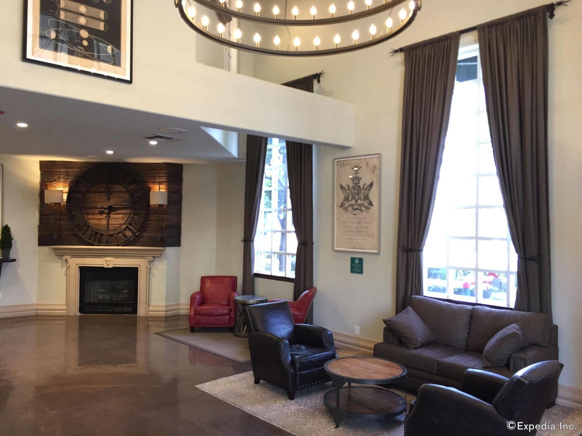 Anaheim Camelot Inn & Suites Екстериор снимка