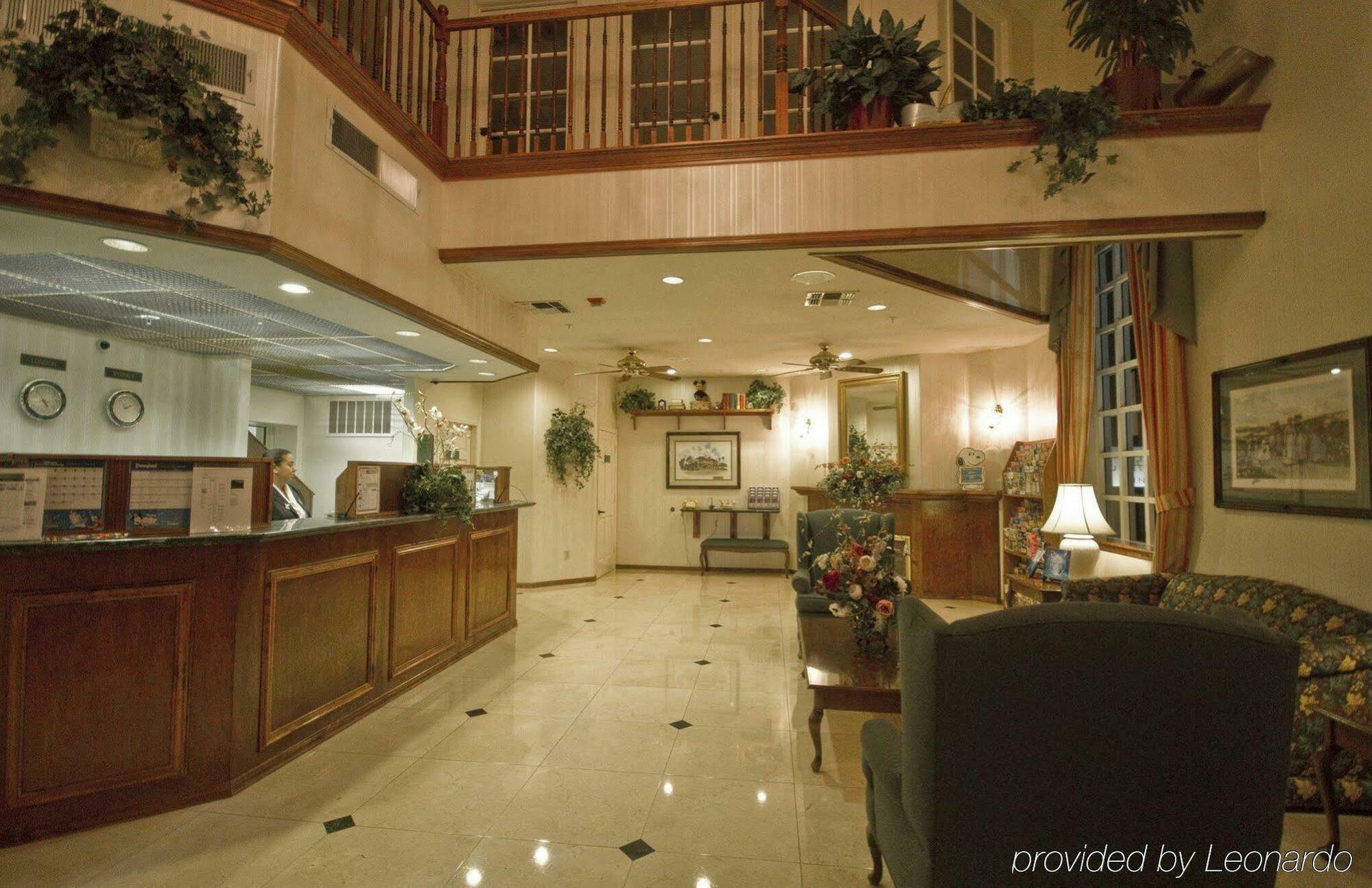 Anaheim Camelot Inn & Suites Интериор снимка